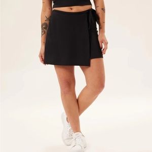 Girlfriend Collective Black Weekend Wrap Skort small EUC